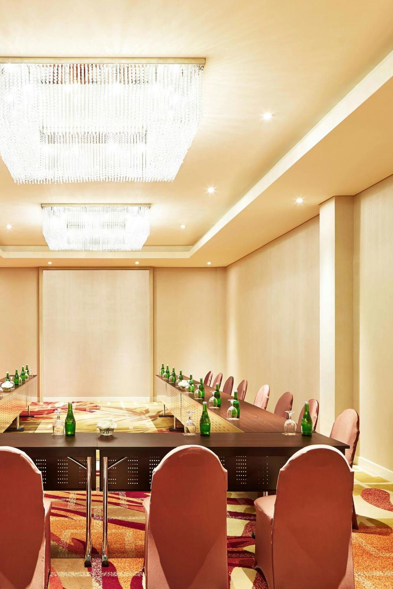 Hotel Sheraton & Towers 5*