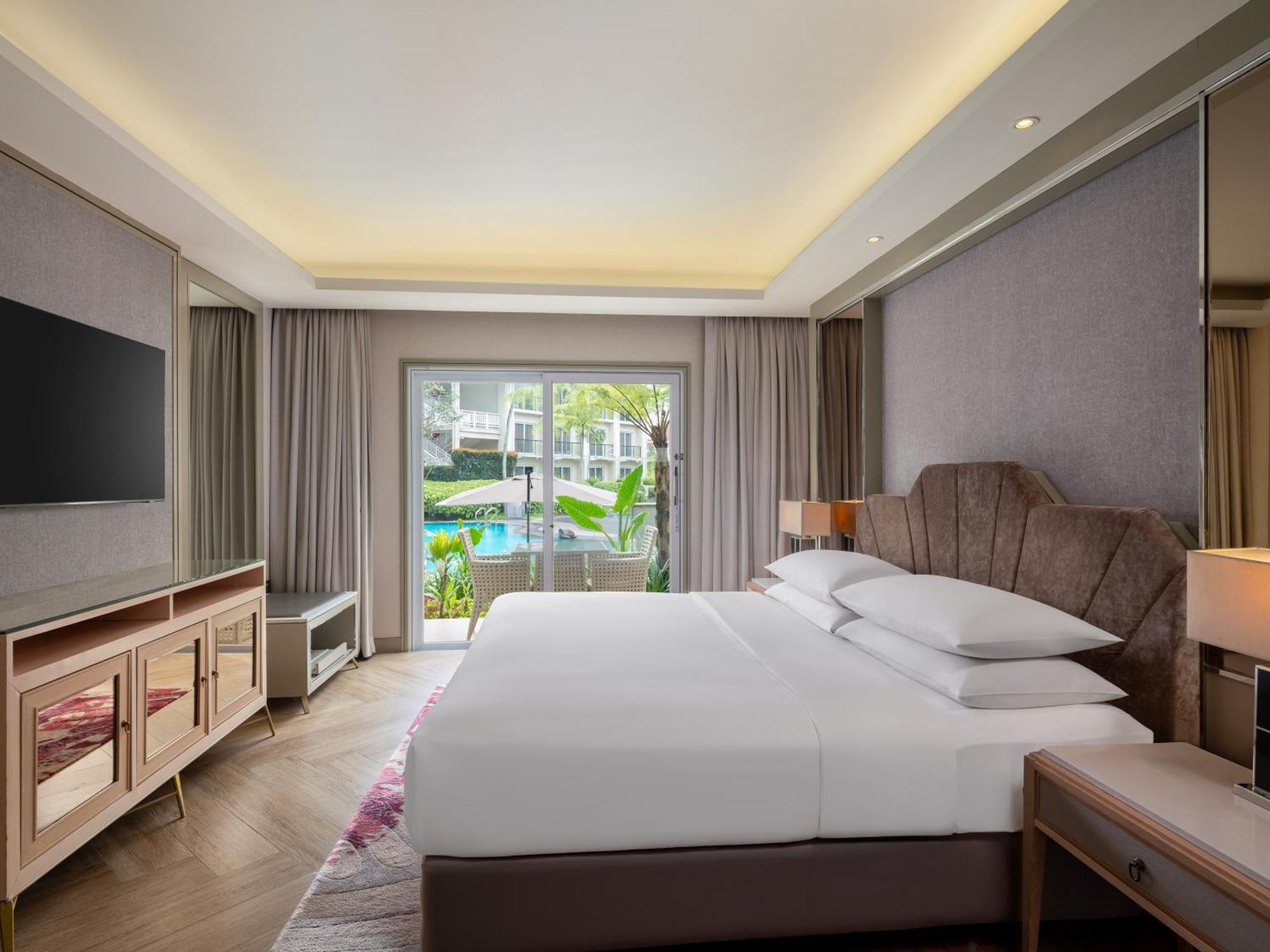 Sheraton & Towers Hotel 5*