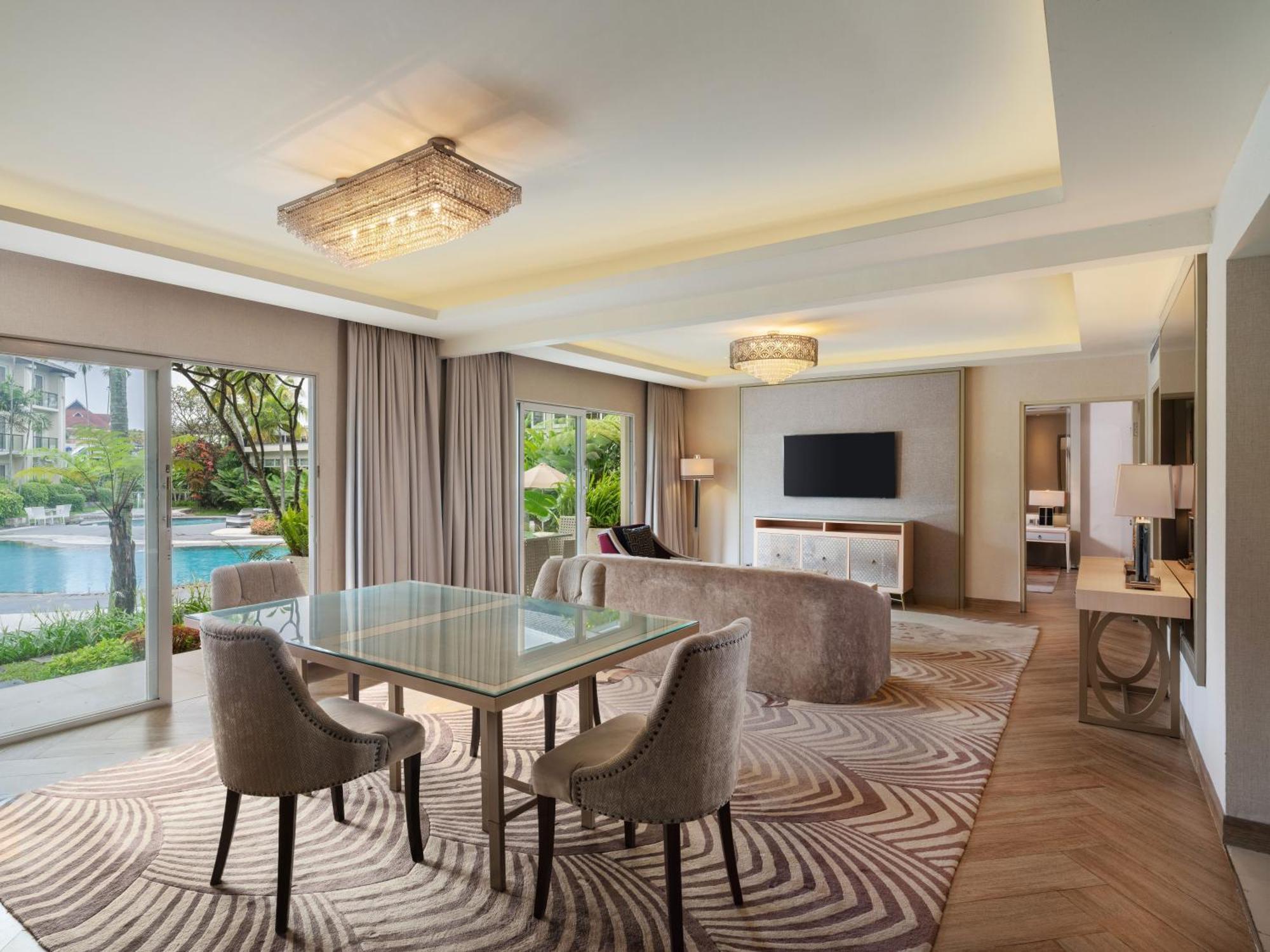 Sheraton & Towers Hotel 5*
