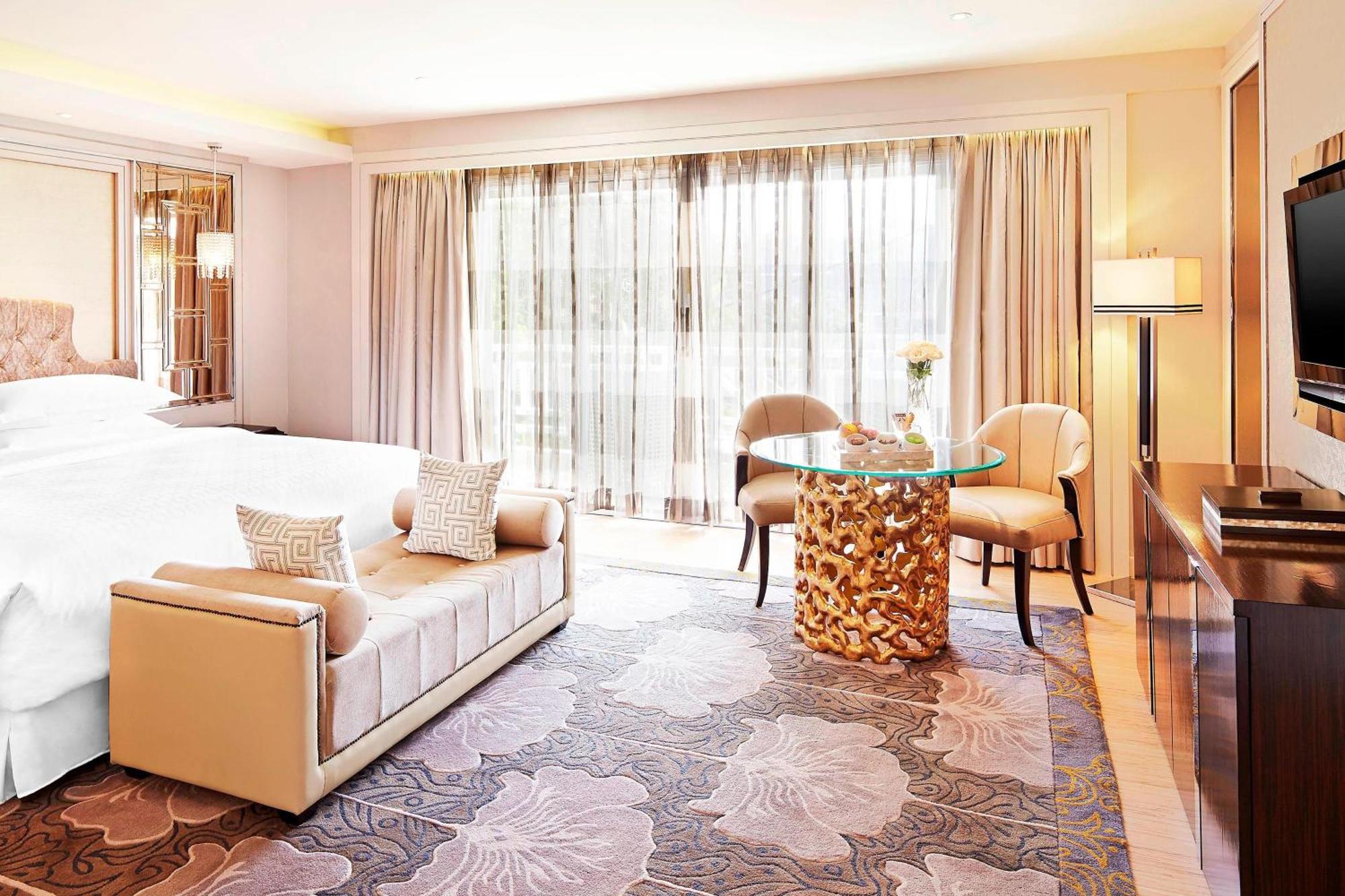 Hotel Sheraton & Towers 5*
